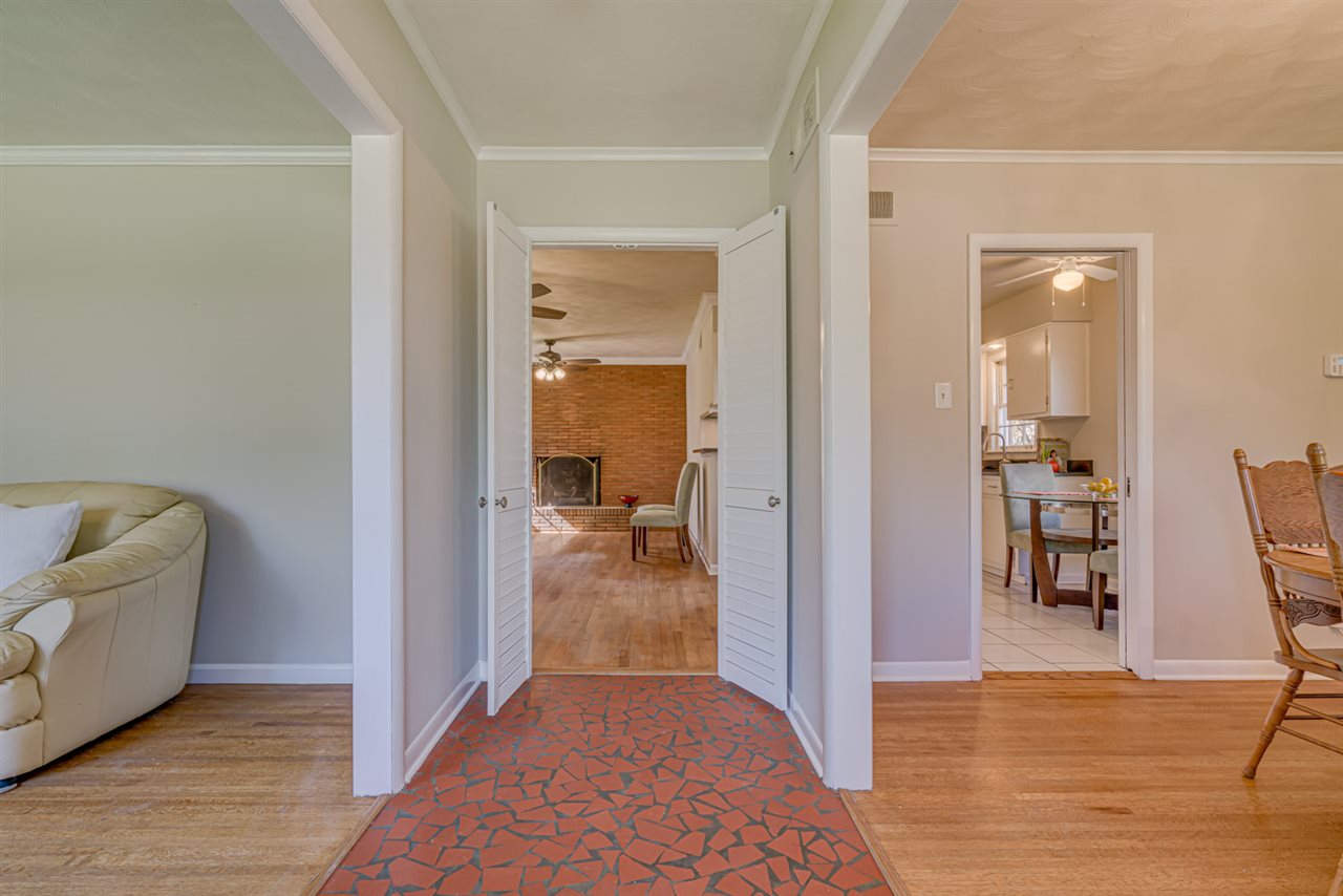 5587 Melvin Road Memphis, TN 38120 - Photo 3 of 24