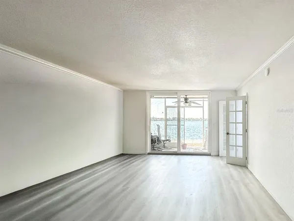 $2,500 | 7910 Sun Island Drive South, Unit 101, South Pasadena, FL 33707