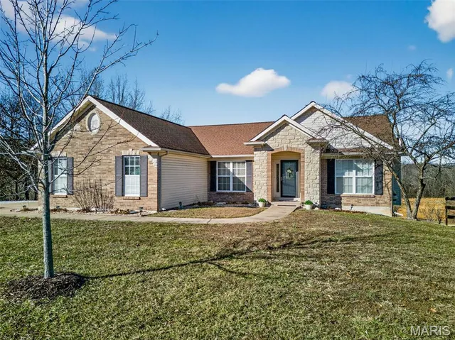 $875,000 | 113 Bridlespur Court, Hawk Point, MO 63349