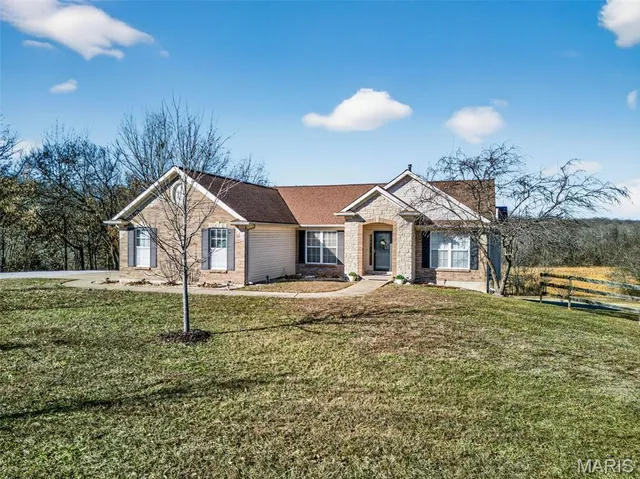 $875,000 | 113 Bridlespur Court, Hawk Point, MO 63349