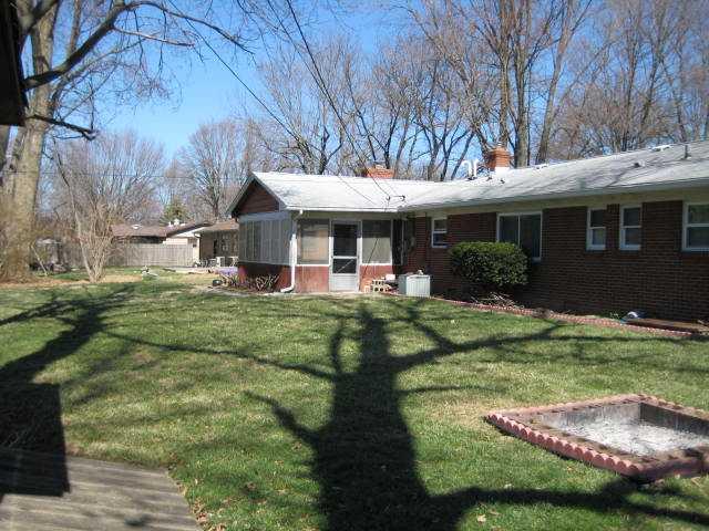 10226 Ruckle Street Indianapolis, IN 46280 - Photo 2 of 12 Gallery Image 2
