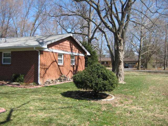 10226 Ruckle Street Indianapolis, IN 46280 - Photo 3 of 12 Gallery Image 3