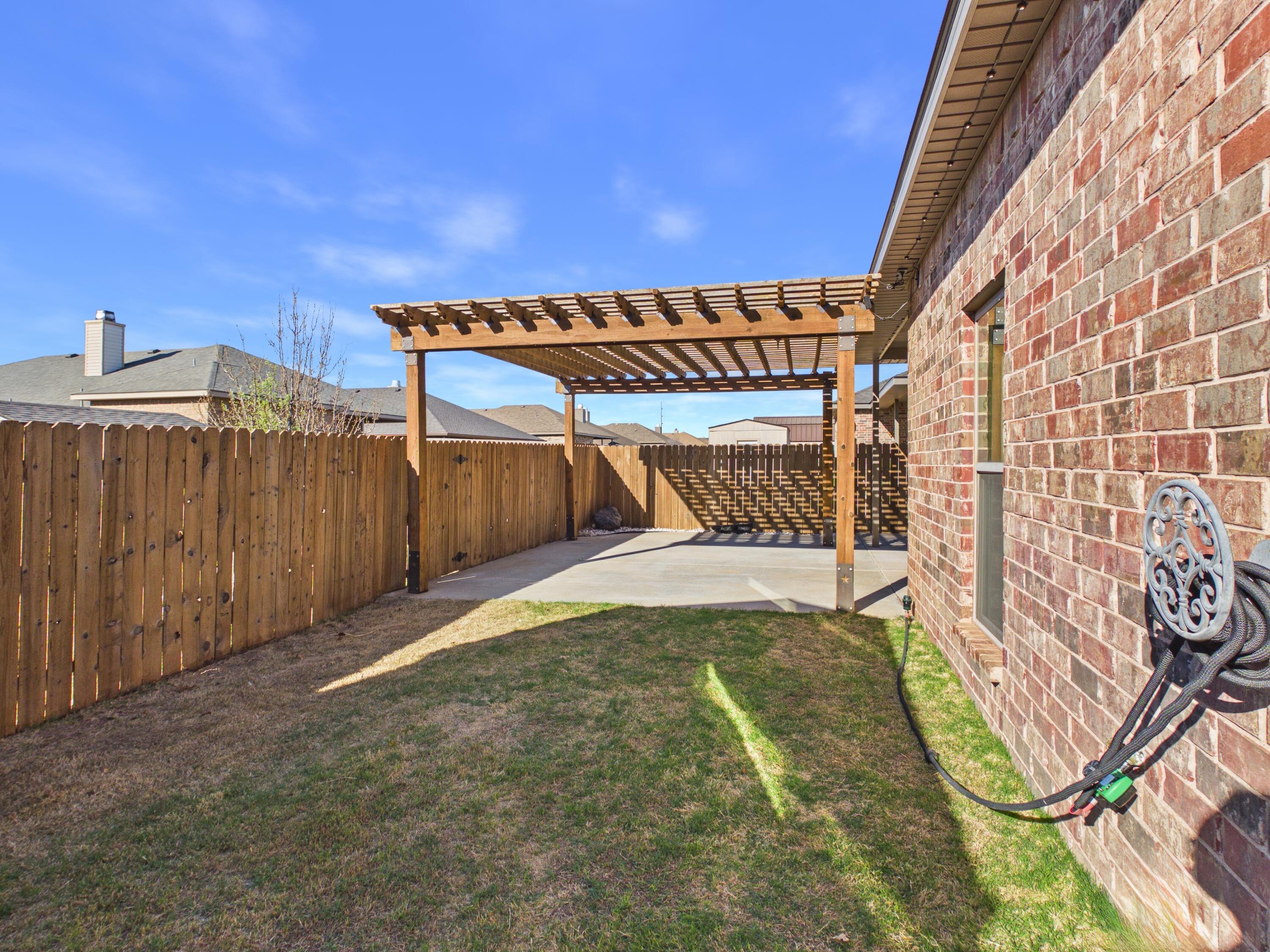 7101 94th Street Lubbock, TX 79424 - Photo 31 of 33 a view of a backyard