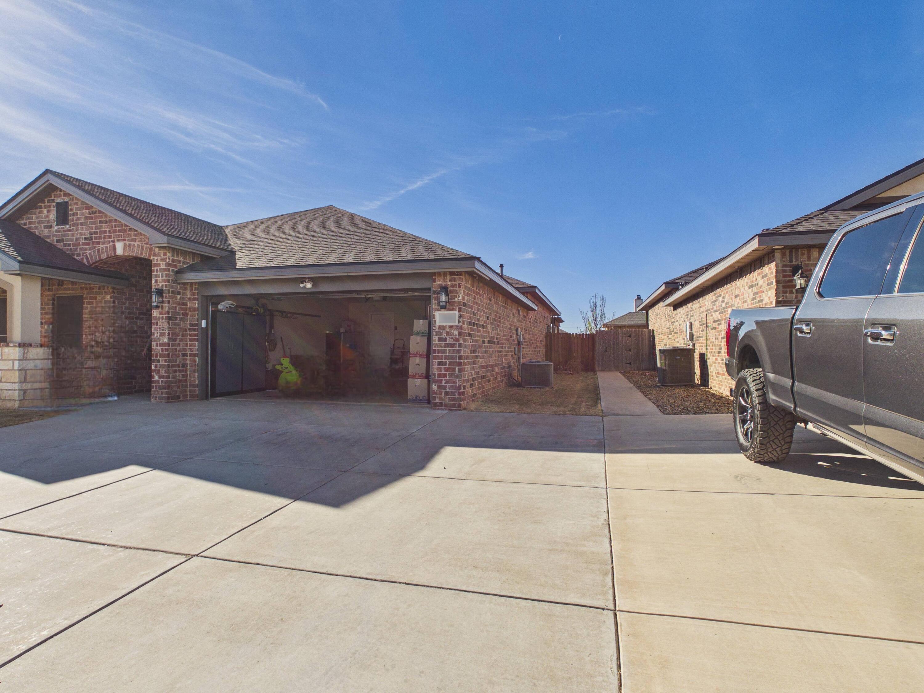 7101 94th Street Lubbock, TX 79424 - Photo 33 of 33 a view of a car garage