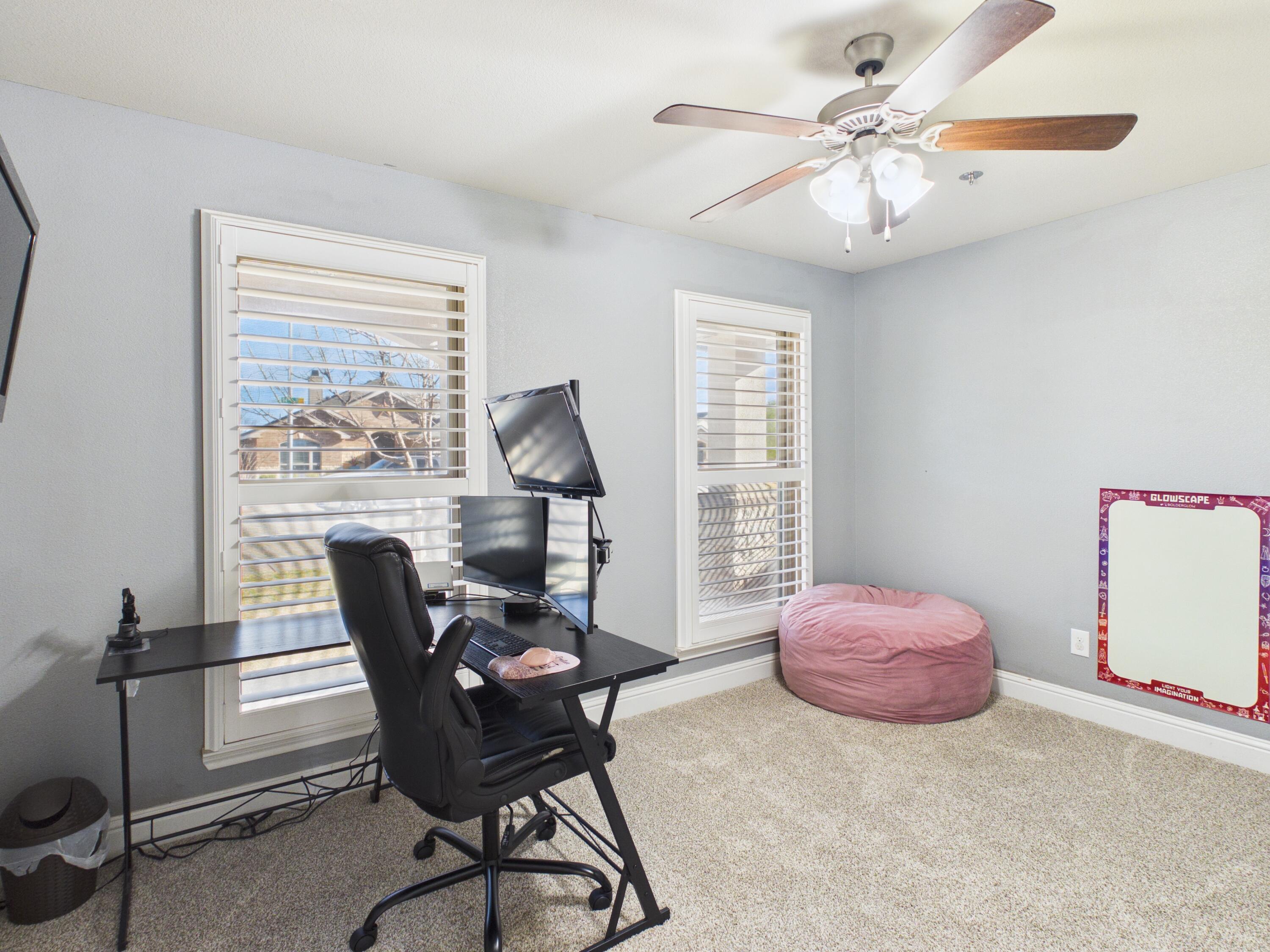 7101 94th Street Lubbock, TX 79424 - Photo 5 of 33 a living room with furniture and a window