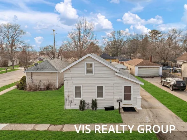 $275,000 | 319 Visser Street, Spring Lake, MI 49456