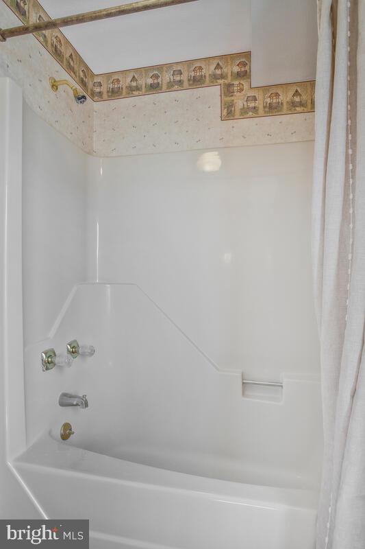 341 St Georges Road Essex, MD 21221 - Photo 13 of 36 tub/shower on main level