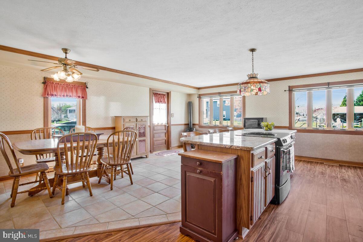 341 St Georges Road Essex, MD 21221 - Photo 3 of 36 Plenty of room for entertaining.