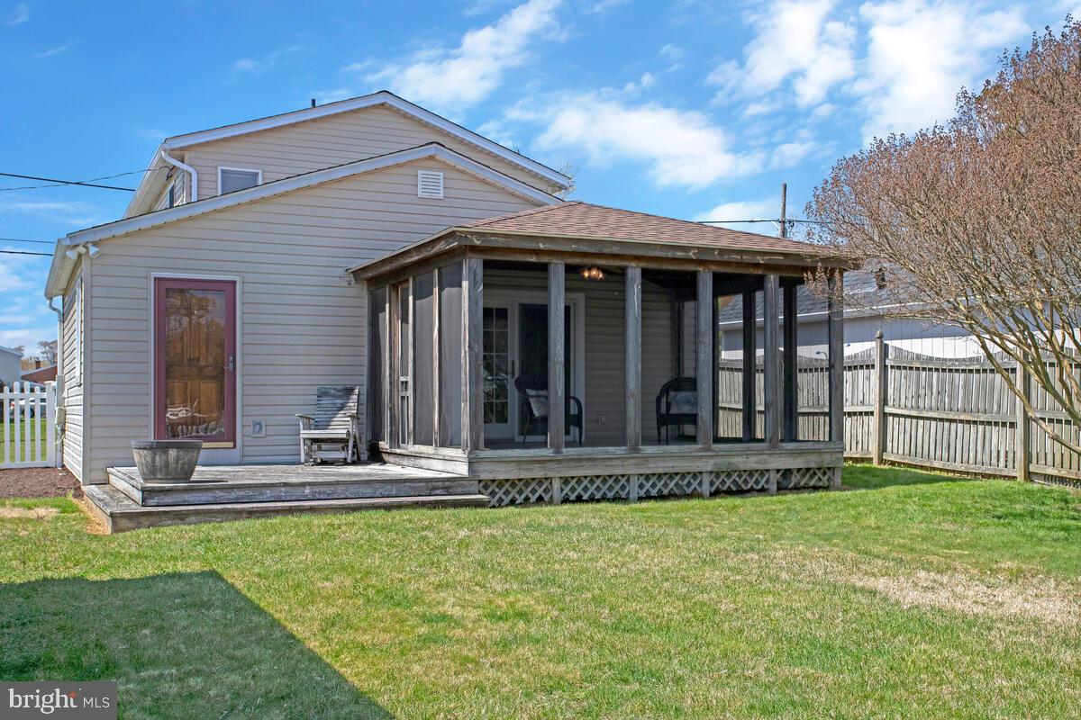 341 St Georges Road Essex, MD 21221 - Photo 31 of 36 Rear yard is fenced. Kid and dog friendly!