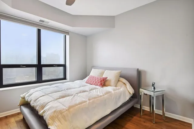 $1,995 | 500 East Grant Street, Unit 1503, Minneapolis, MN 55404