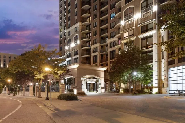 $1,995 | 500 East Grant Street, Unit 1503, Minneapolis, MN 55404