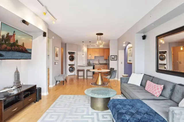 $1,995 | 500 East Grant Street, Unit 1503, Minneapolis, MN 55404