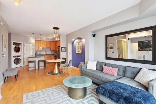 $1,995 | 500 East Grant Street, Unit 1503, Minneapolis, MN 55404