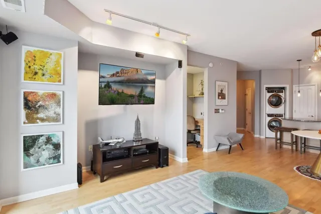 $1,995 | 500 East Grant Street, Unit 1503, Minneapolis, MN 55404