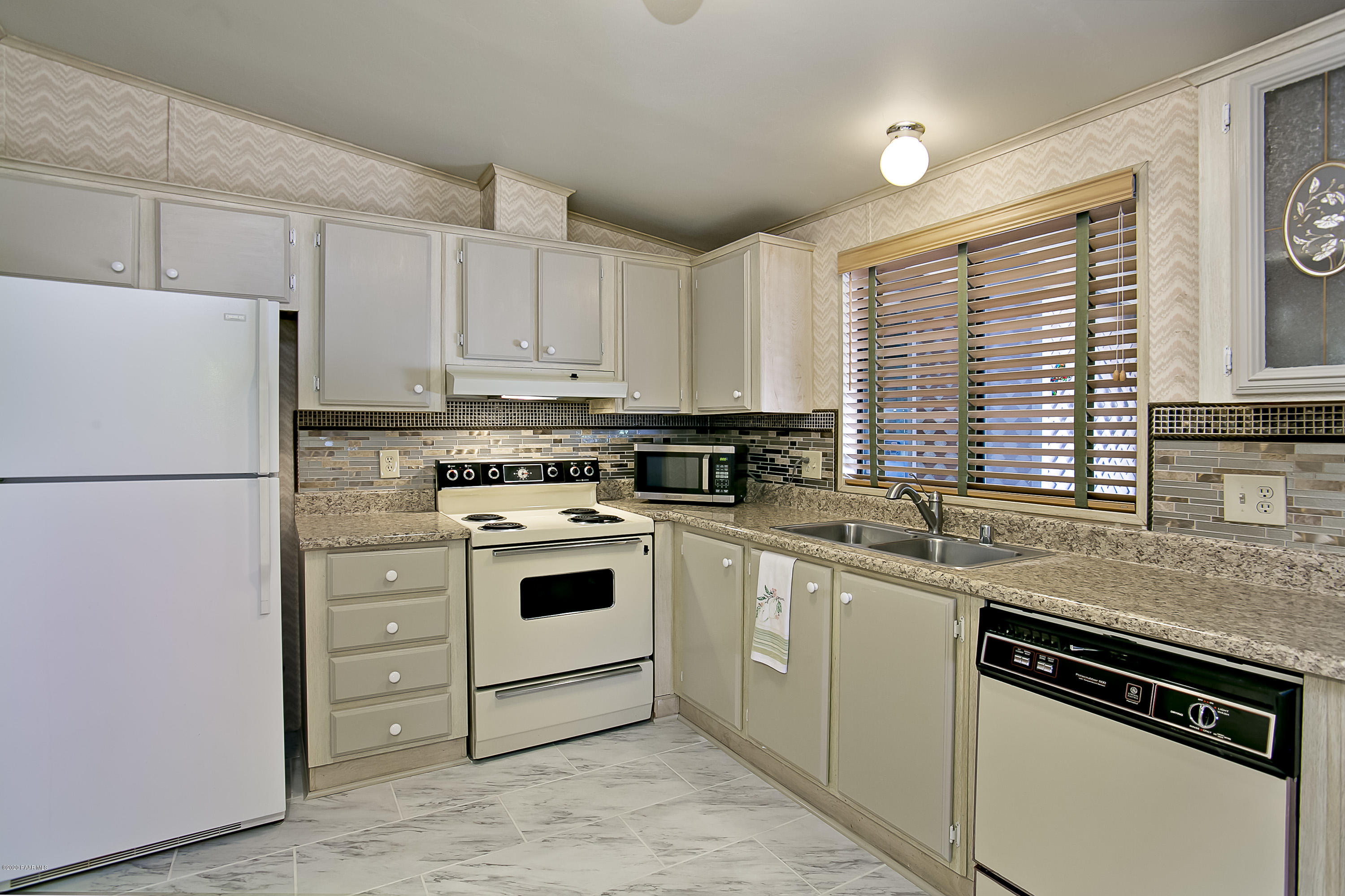 2223 River Trail Road Prescott, AZ 86301 - Photo 6 of 16 006_Kitchen