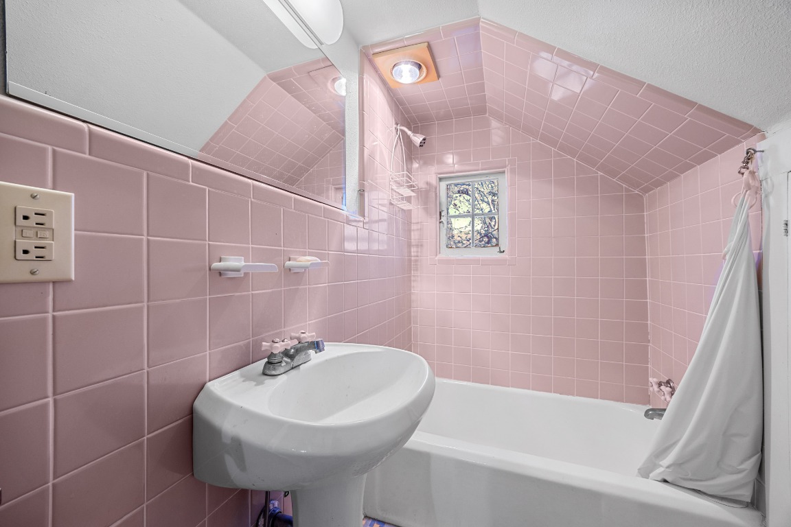 1006 Maple Street Lockhart, TX 78644 - Photo 20 of 32