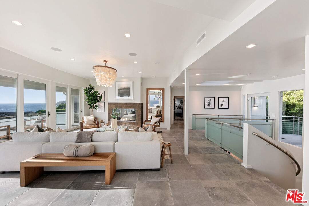 31558 Victoria Point Road Malibu, CA 90265 - Photo 10 of 55