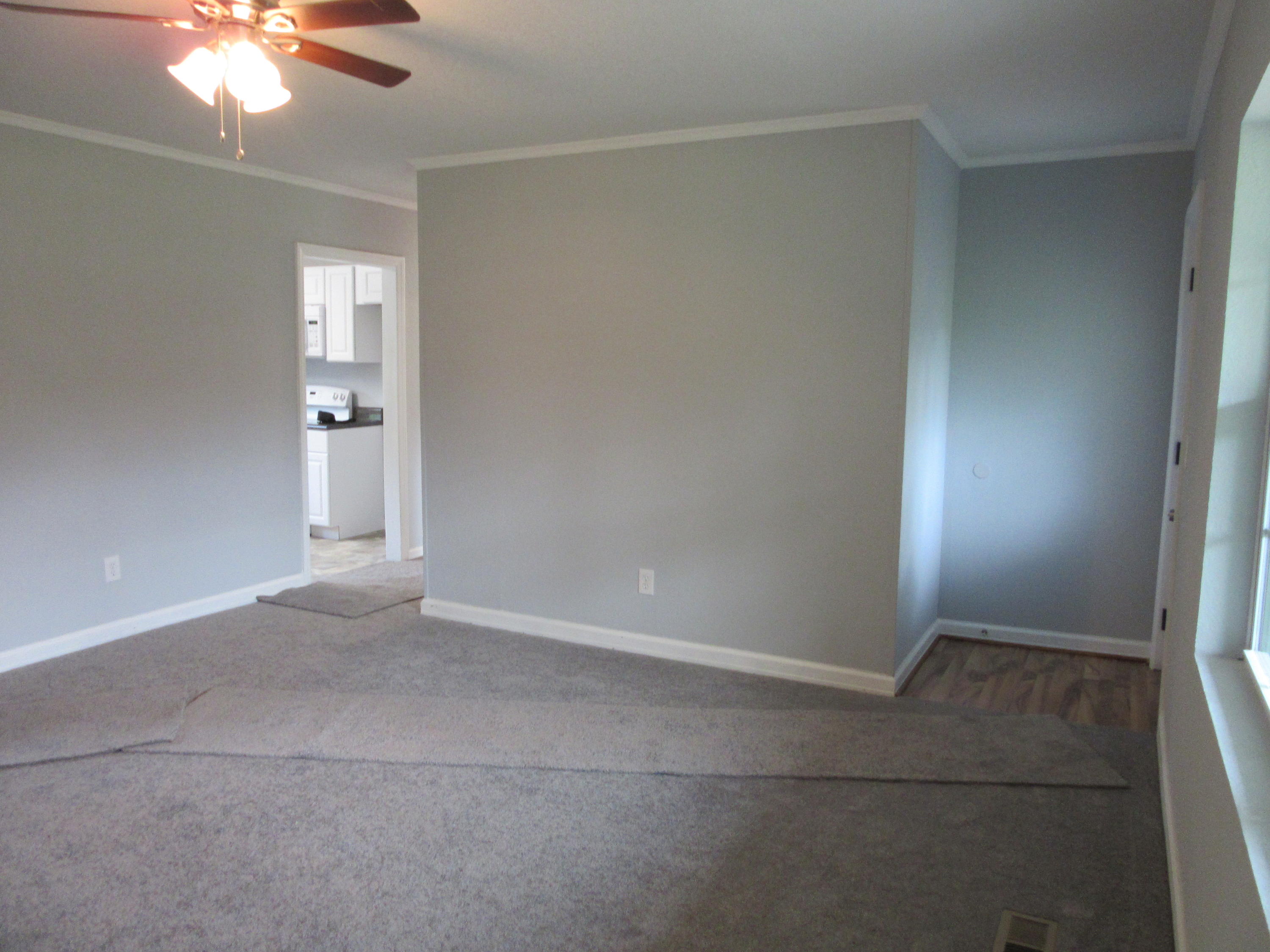 9728 Rutledge Pike Mascot, TN 37806 - Photo 14 of 27 Living room...