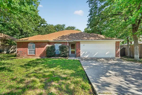 $2,250 | 549 Dylan Court, Azle, TX 76020