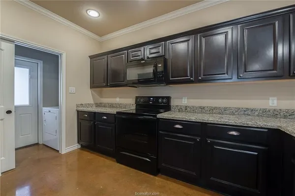 $1,950 | 322 Newcomb Lane, College Station, TX 77845