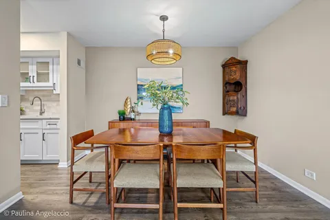$230,000 | 540 Shorely Drive, Unit 104, Barrington, IL 60010