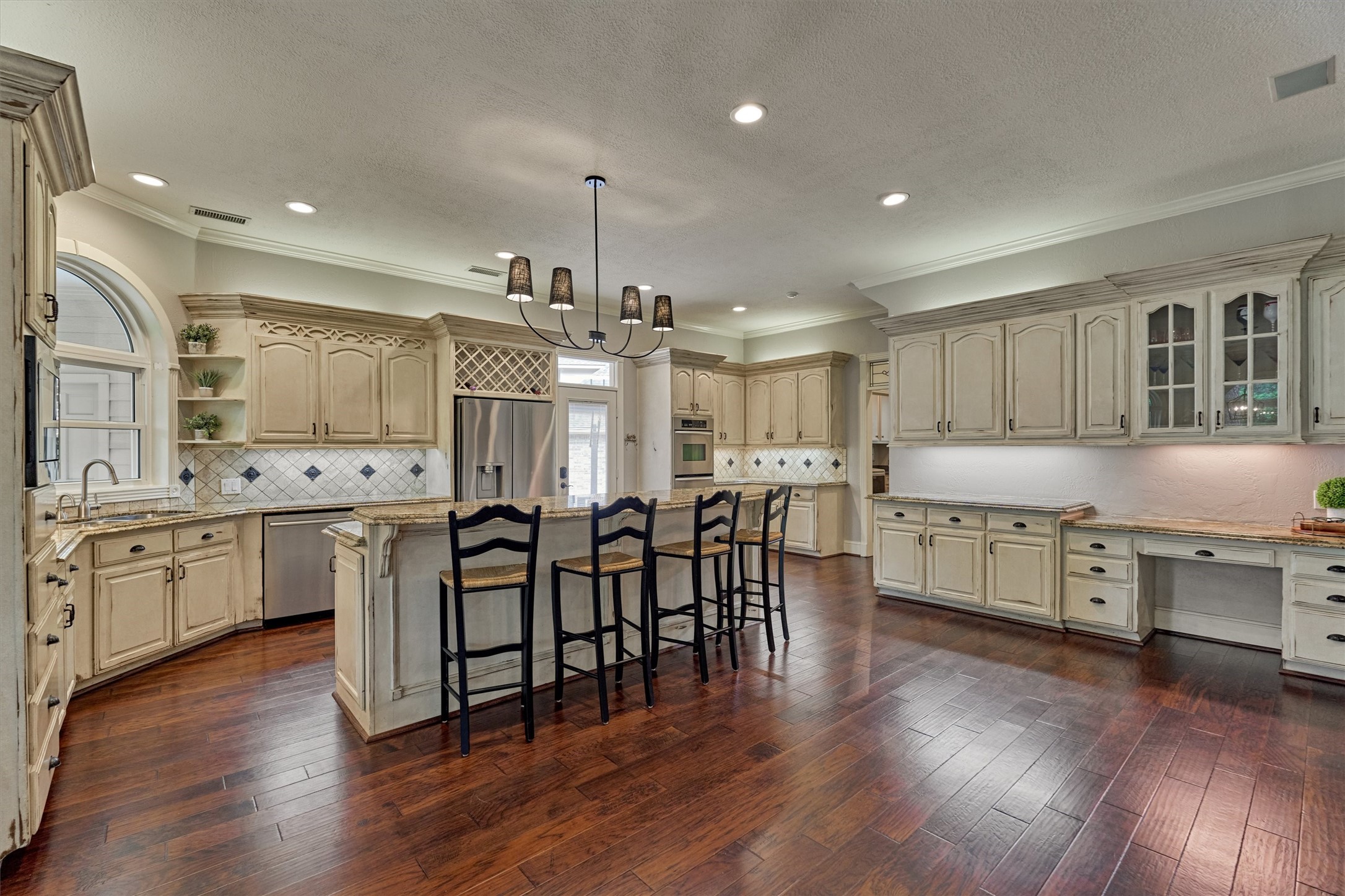 18 Treevine Court The Woodlands, TX 77381 - Photo 15 of 50 Look how grand this chef's kitchen is, with multiple prep areas and a built-in planning desk—perfect for entertaining.