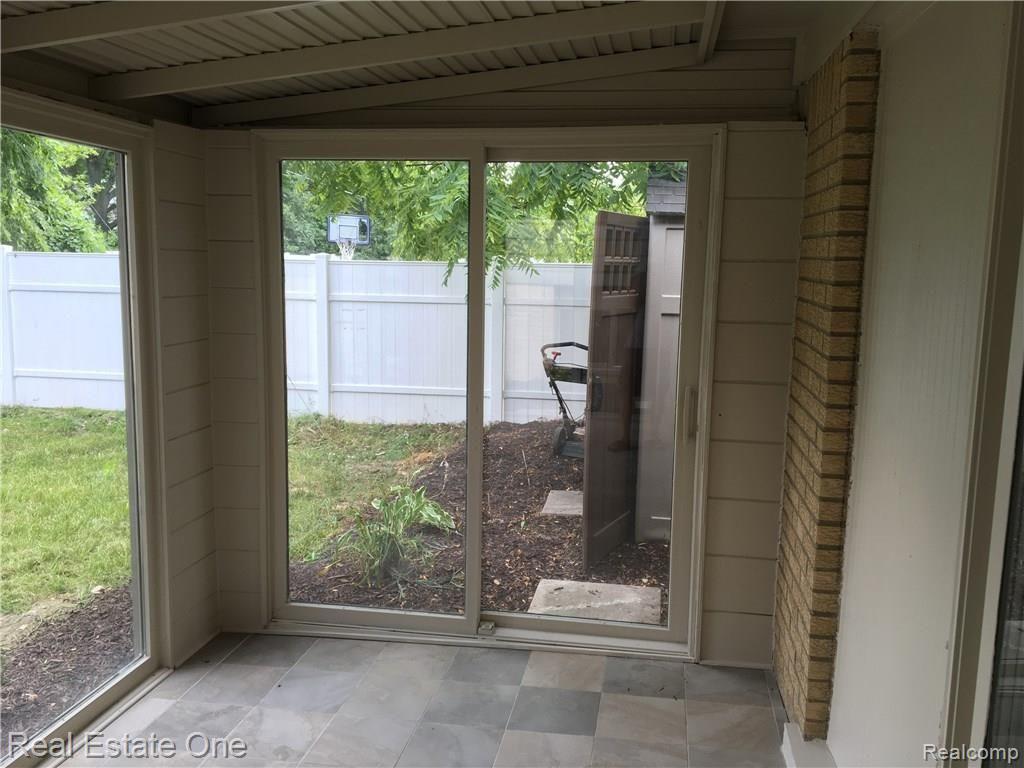 28860 Bell Road Southfield, MI 48034 - Photo 11 of 30 IMG_2248.JPG