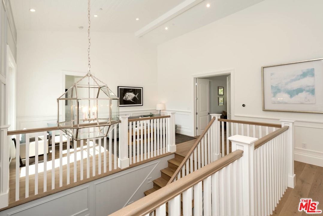 12090 Chalon Road Los Angeles, CA 90049 - Photo 23 of 47 Gallery Image 23