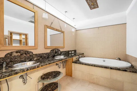 $749,999 | 3500 Mystic Pointe Drive, Aventura, FL 33180