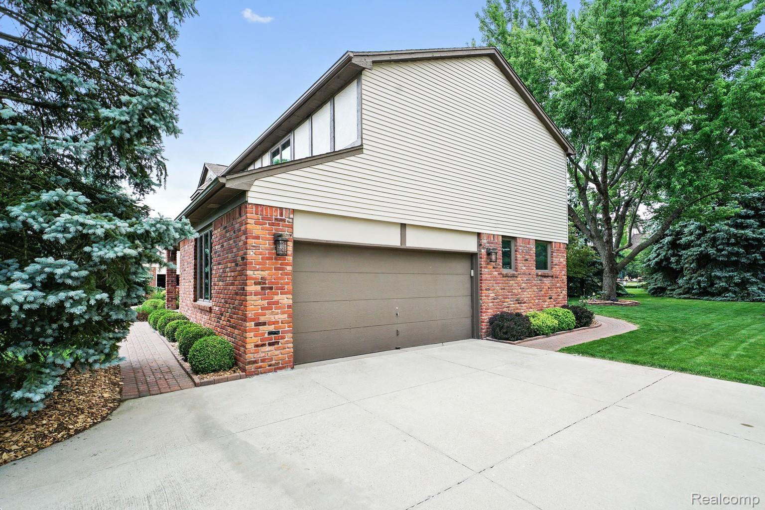 3139 Salem Drive Rochester, MI 48306 - Photo 27 of 32 Garage