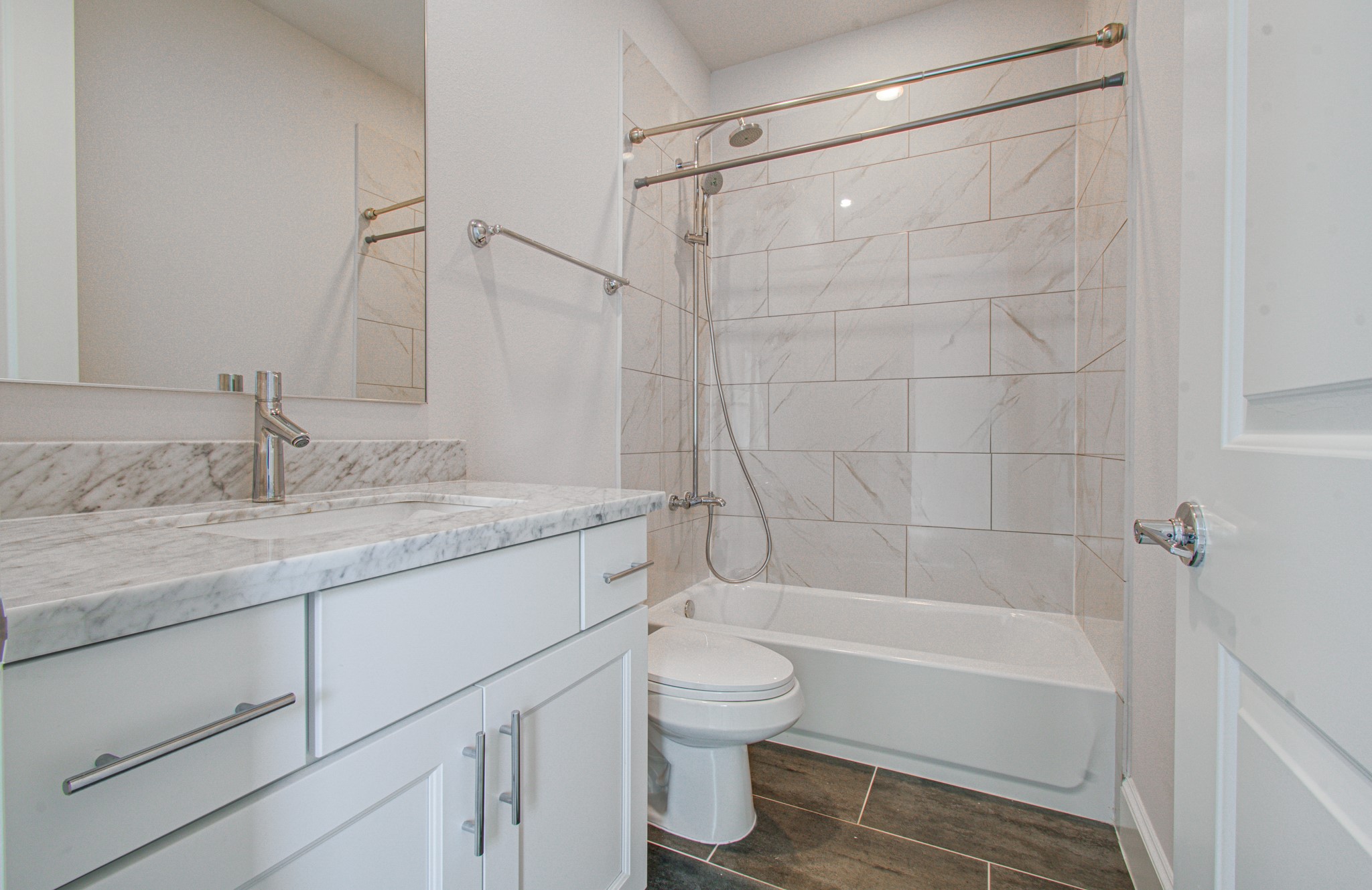 9532 London Bridge Station Houston, TX 77045 - Photo 30 of 43 Bathroom 2