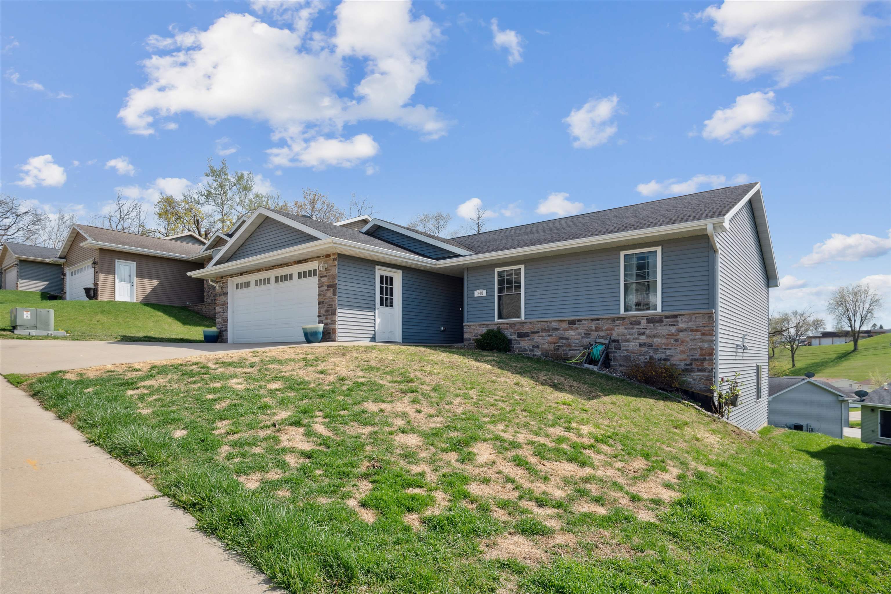 840 Marisa Ridge Dubuque, IA 52001 - Photo 2 of 27 Gallery Image 2