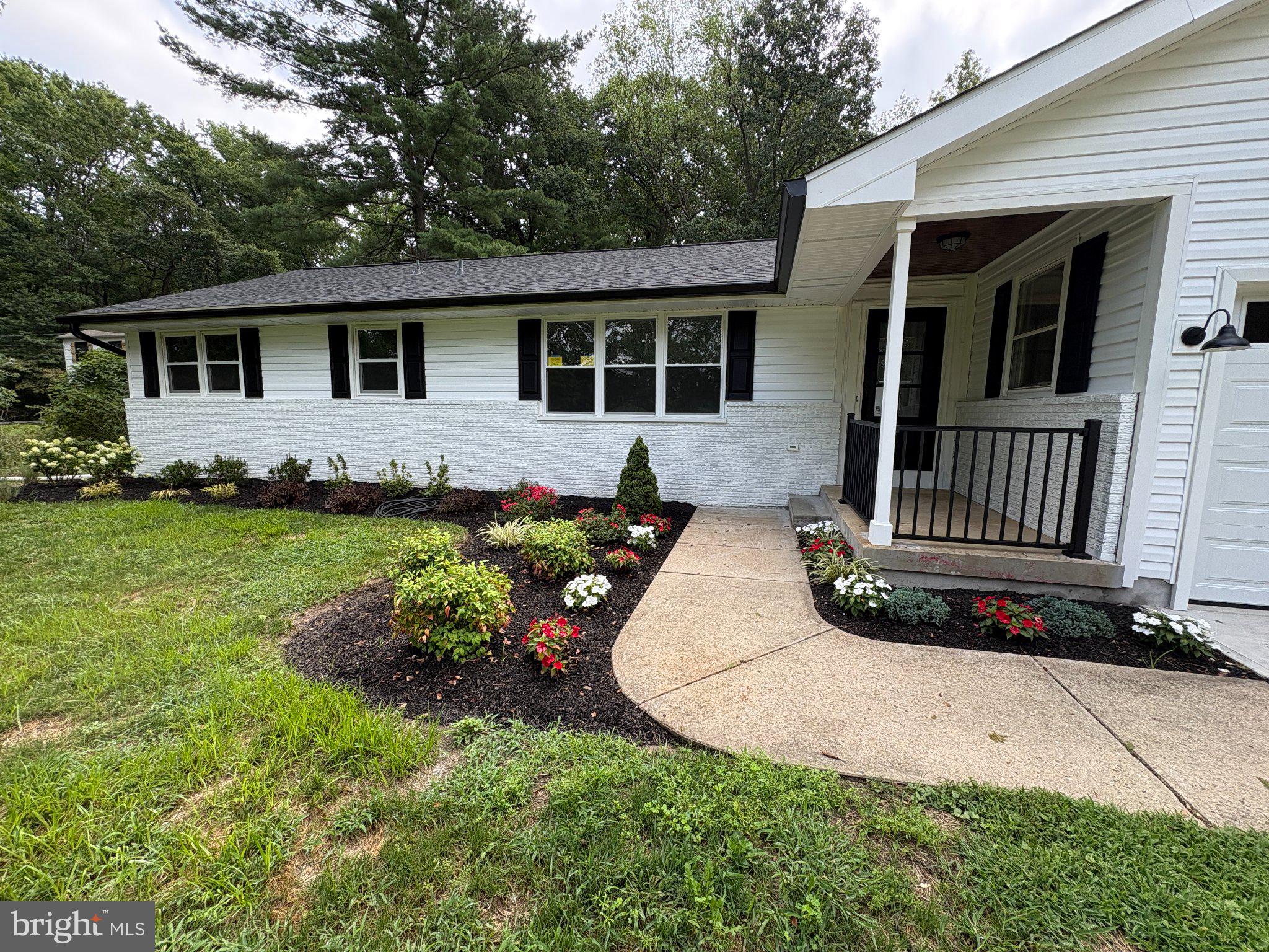 28034 Gaunts Bridge Road Columbus, NJ 08022 - Photo 3 of 3 Charming home with vibrant landscaping.