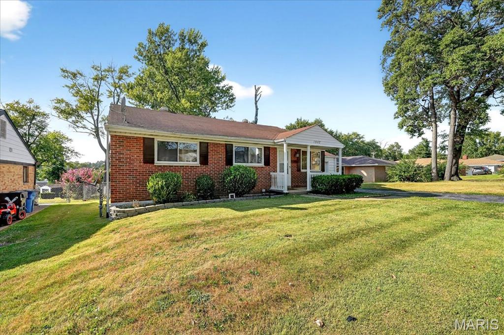 1947 Brown Road St. Louis, MO 63114 - Photo 1 of 24 Gallery Image 1