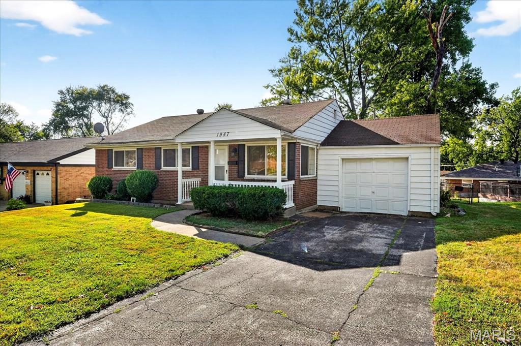 1947 Brown Road St. Louis, MO 63114 - Photo 3 of 24 Gallery Image 3