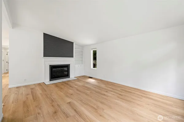 $4,000 | 18833 Northeast 165th Street, Woodinville, WA 98072