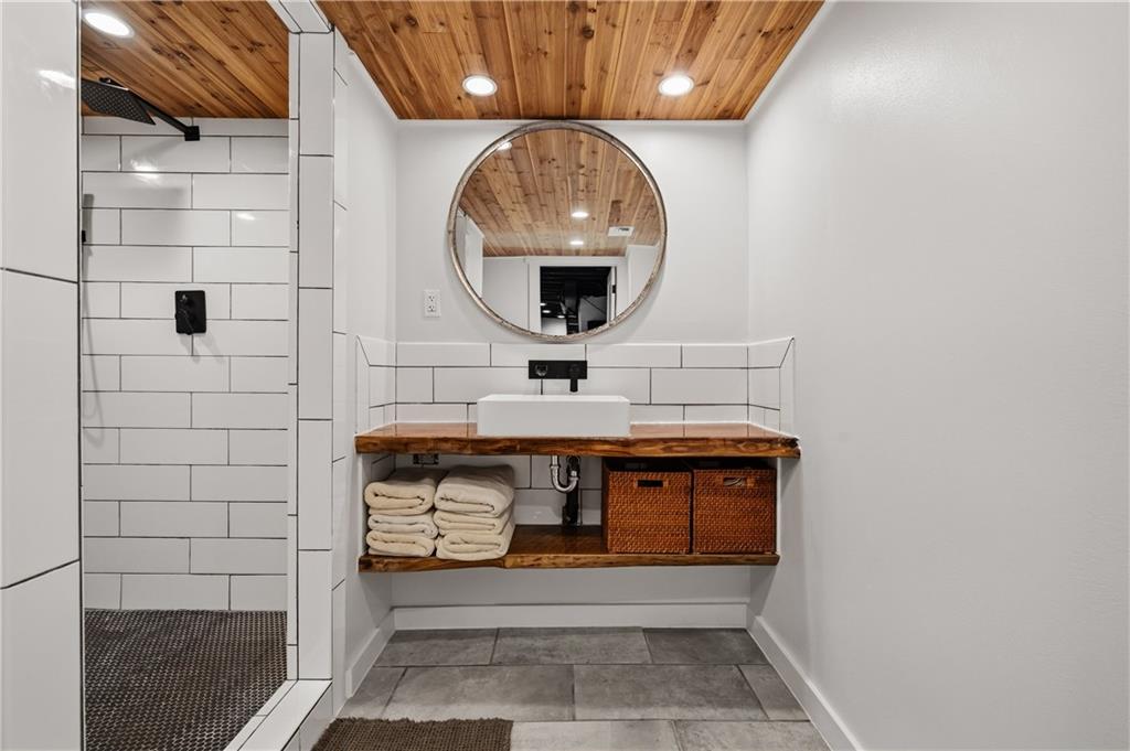 9175 Hubbard Road Allison Park, PA 15101 - Photo 22 of 31 YOU WILL NOT BELIEVE YOUR EYES WHEN YOU STEP INTO THIS DESIGNER BATHROOM!