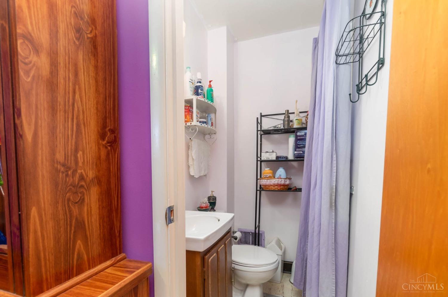 8974 Daly Road Cincinnati, OH 45231 - Photo 16 of 26