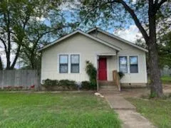 $1,750 | 201 West Walch Avenue, Fredericksburg, TX 78624