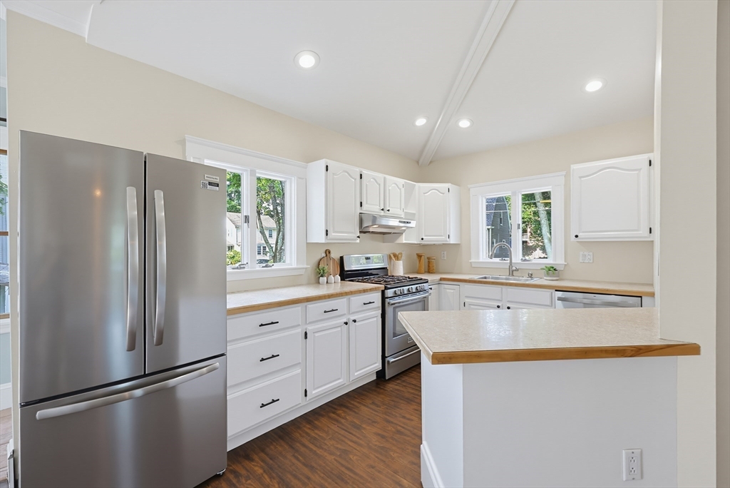 138 Marble Street Stoneham, MA 02180 - Photo 10 of 41
