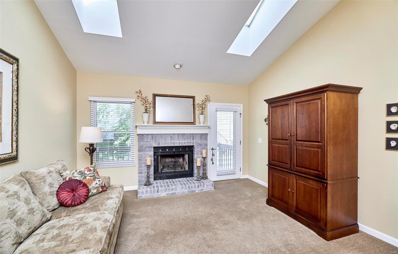 4315 Rockspur Court St. Louis, MO 63128 - Photo 5 of 35 Gallery Image 5