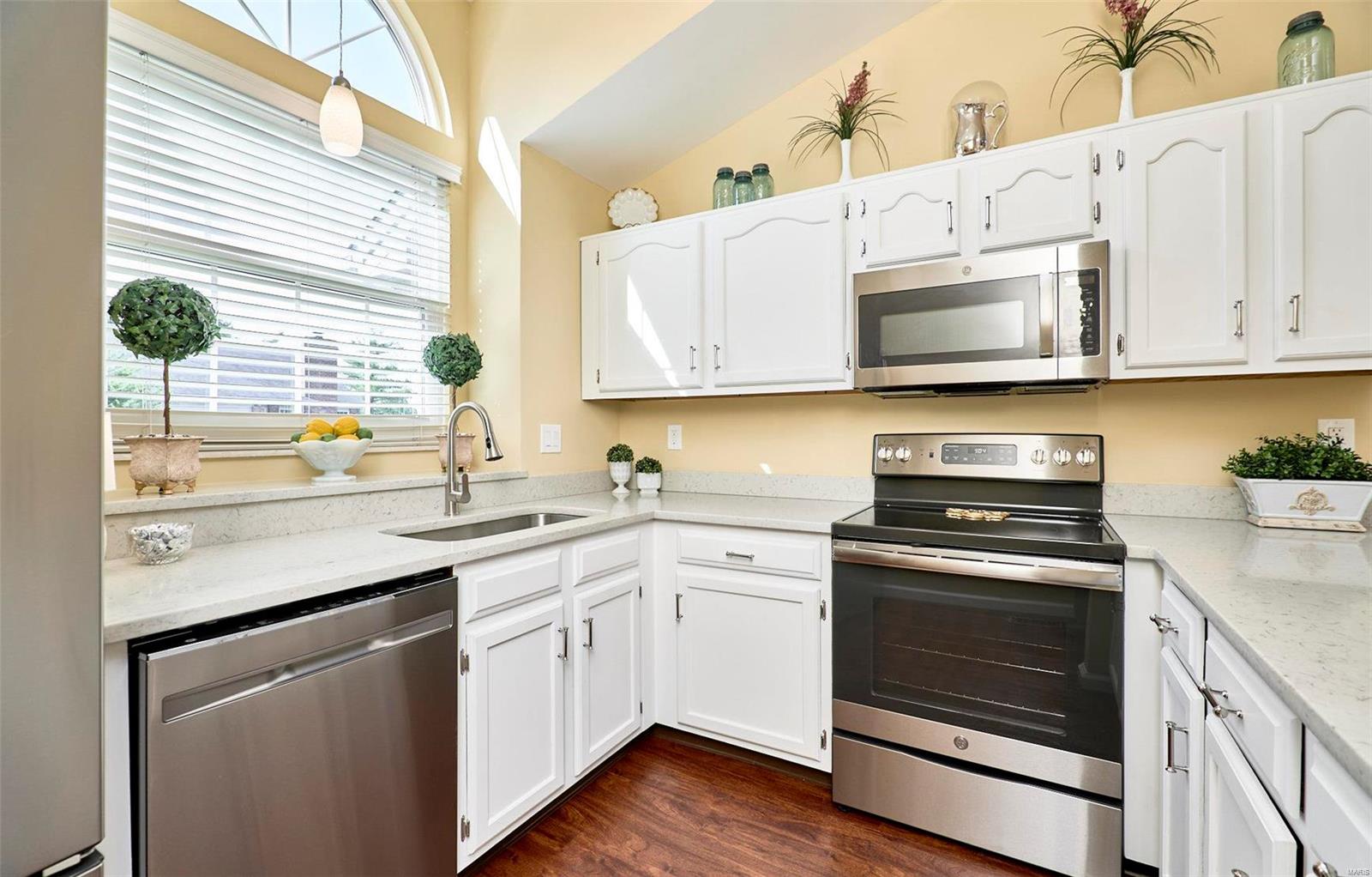 4315 Rockspur Court St. Louis, MO 63128 - Photo 10 of 35 Gallery Image 10