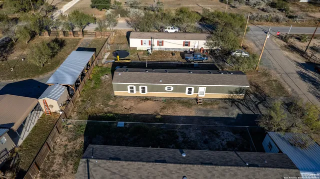 $185,000 | 138 Senisa Drive, Uvalde, TX 78801