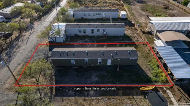 $185,000 | 138 Senisa Drive, Uvalde, TX 78801