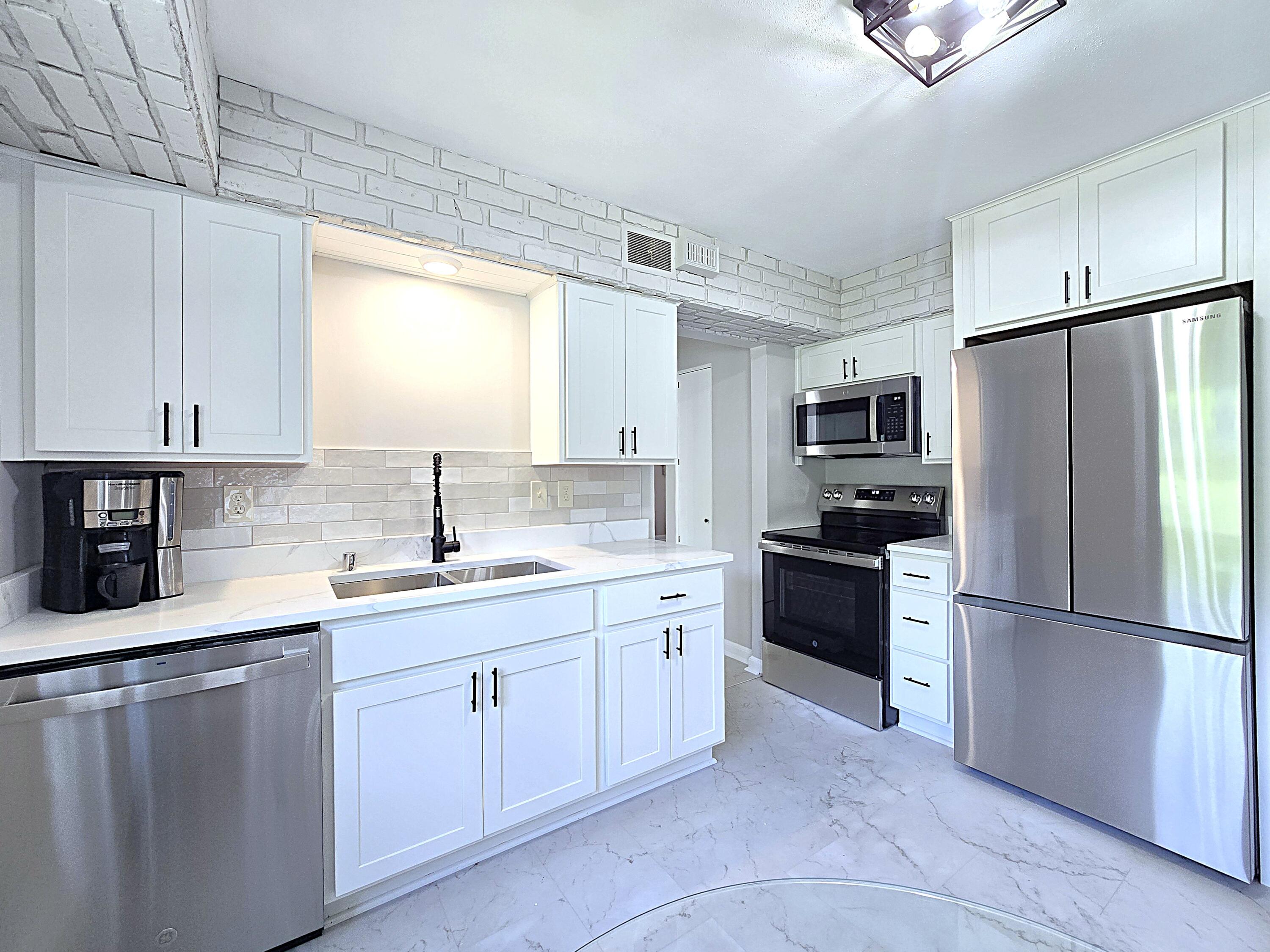 N92-w29368 Center Oak Road Merton, WI 53029 - Photo 2 of 44 All New Kitchen