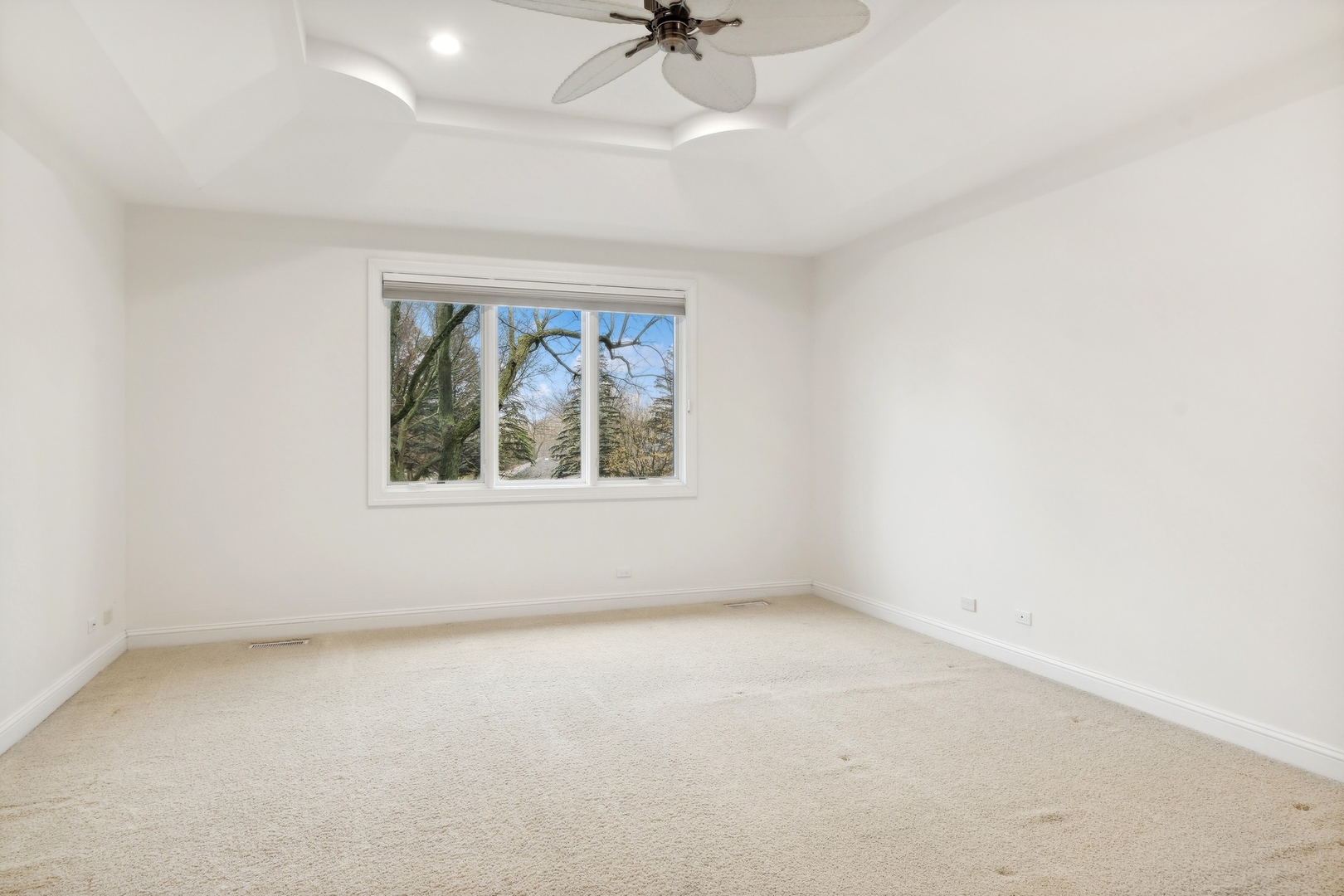 1603 Hertel Lane Deerfield, IL 60015 - Photo 20 of 27 an empty room with a window