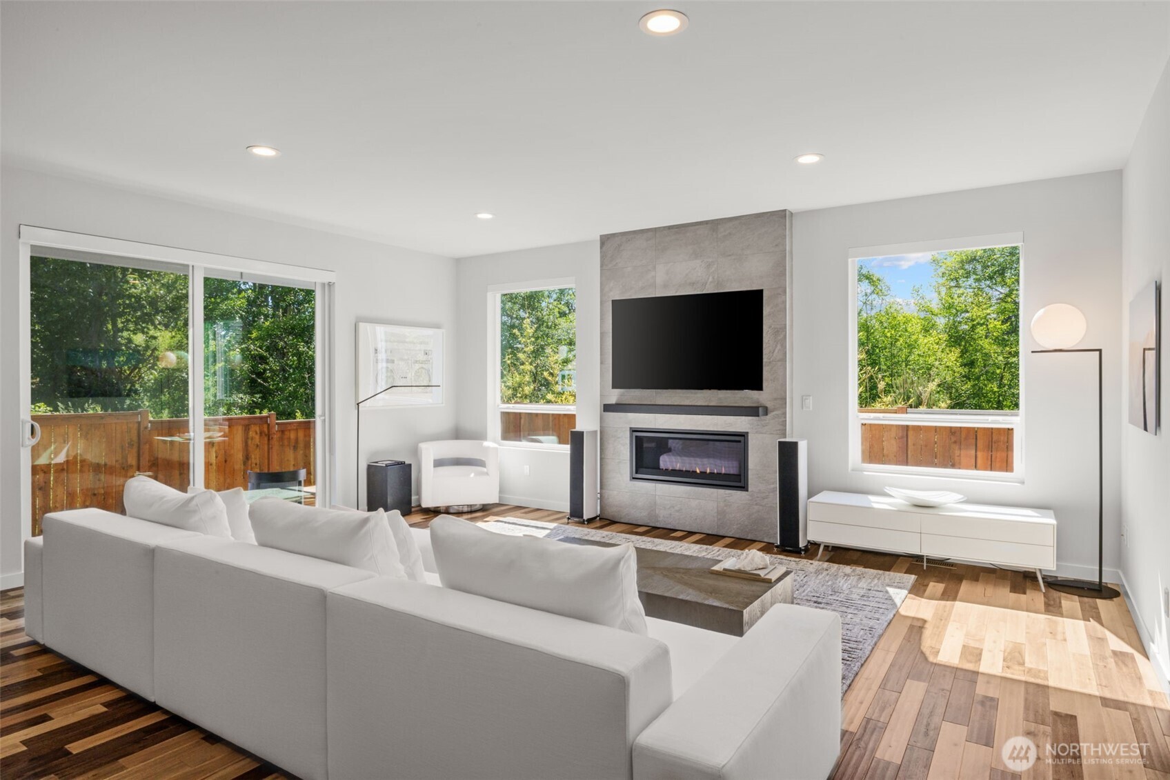 2627 Southwest 100th Street Seattle, WA 98146 - Photo 4 of 34