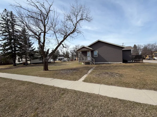 $185,000 | 601 Main Street, Karlstad, MN 56732