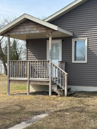 $185,000 | 601 Main Street, Karlstad, MN 56732