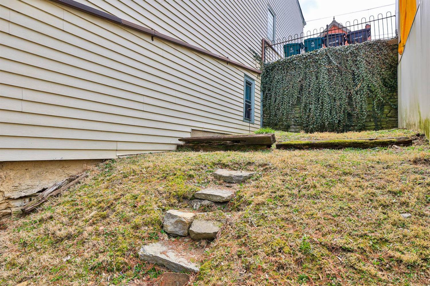 982 Hatch Street Cincinnati, OH 45202 - Photo 31 of 49